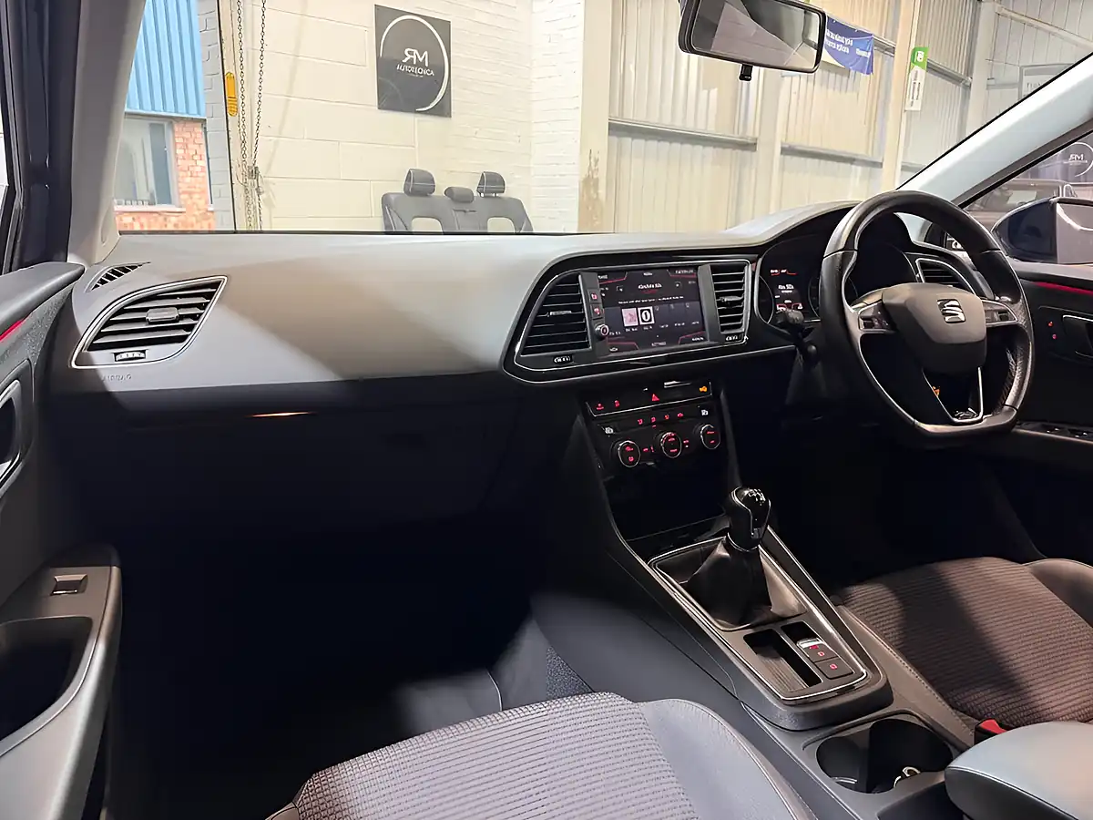 Used 2018 SEAT Leon Fr Technology Blue - Interior and Exterior details 15