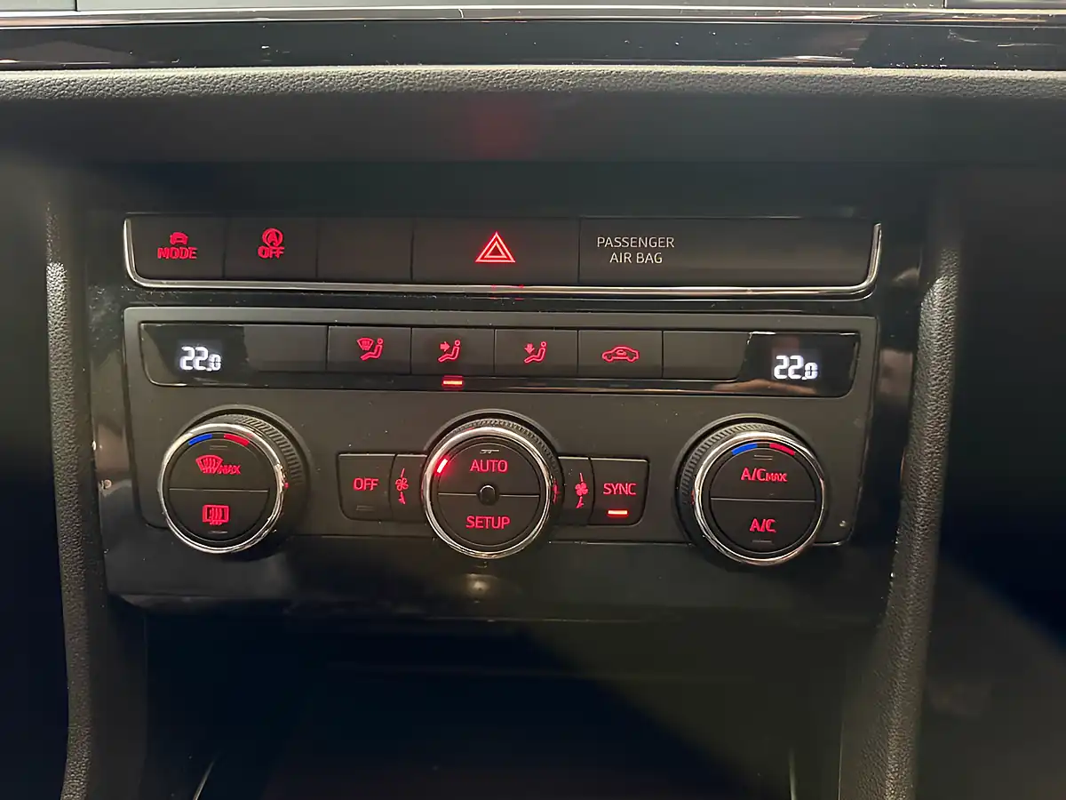 Used 2018 SEAT Leon Fr Technology Blue - Interior and Exterior details 19