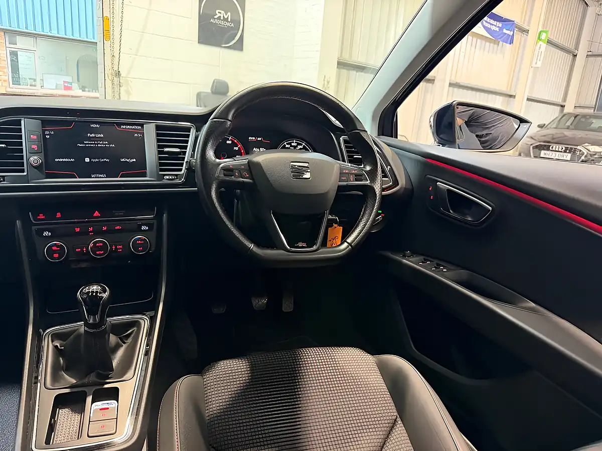 Used 2018 SEAT Leon Fr Technology Blue - Interior and Exterior details 20