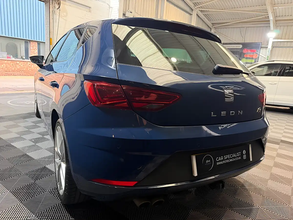 Used 2018 SEAT Leon Fr Technology Blue - Interior and Exterior details 7