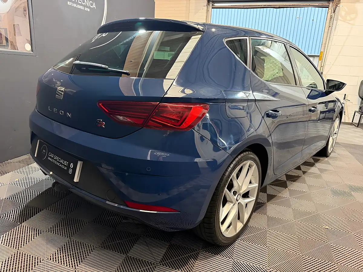 Used 2018 SEAT Leon Fr Technology Blue - Interior and Exterior details 9