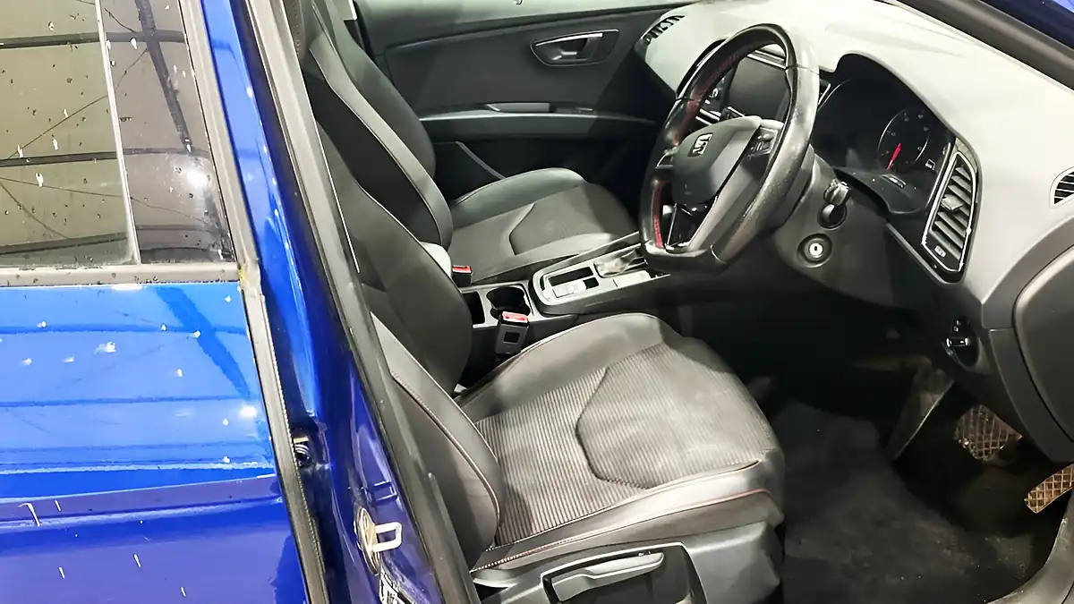 Used 2018 SEAT Leon Fr Technology Blue - Interior and Exterior details 8