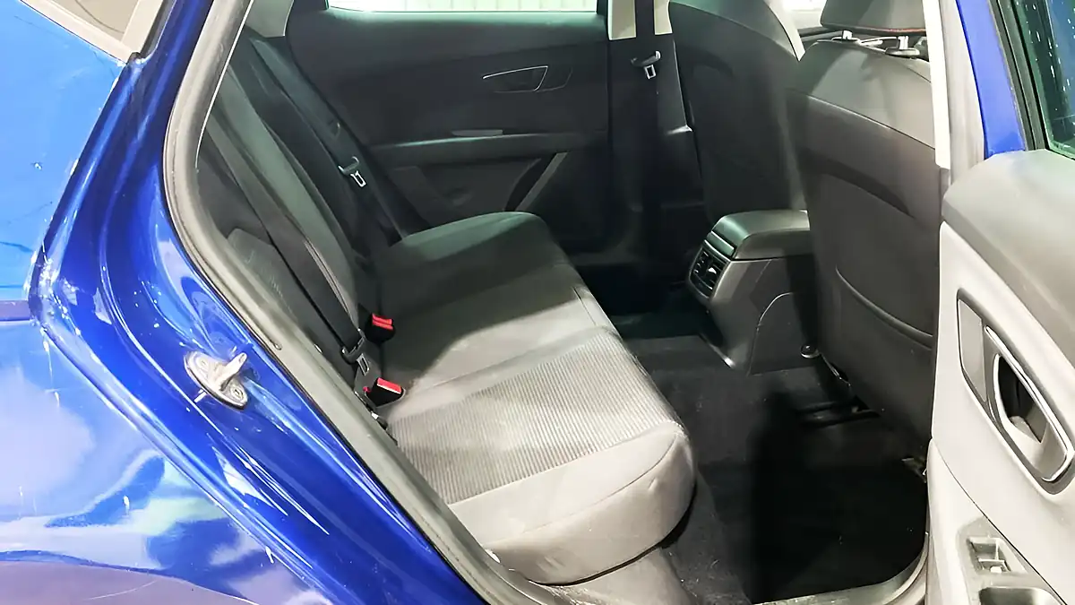 Used 2018 SEAT Leon Fr Technology Blue - Interior and Exterior details 9
