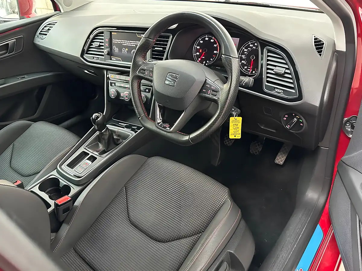 Used 2018 SEAT Leon Fr Technology Desire Red - Interior and Exterior details 3