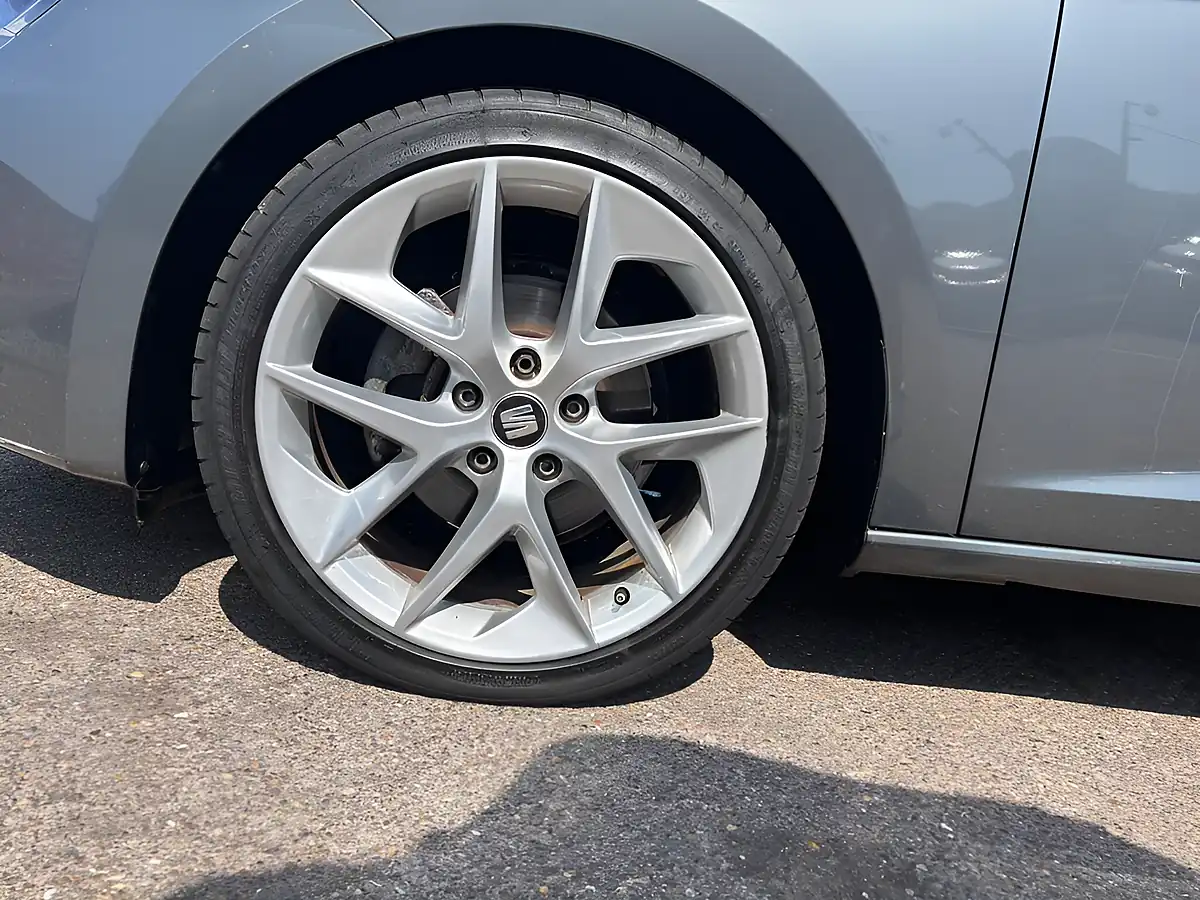 Used 2018 SEAT Leon Fr Technology Grey - Interior and Exterior details 5