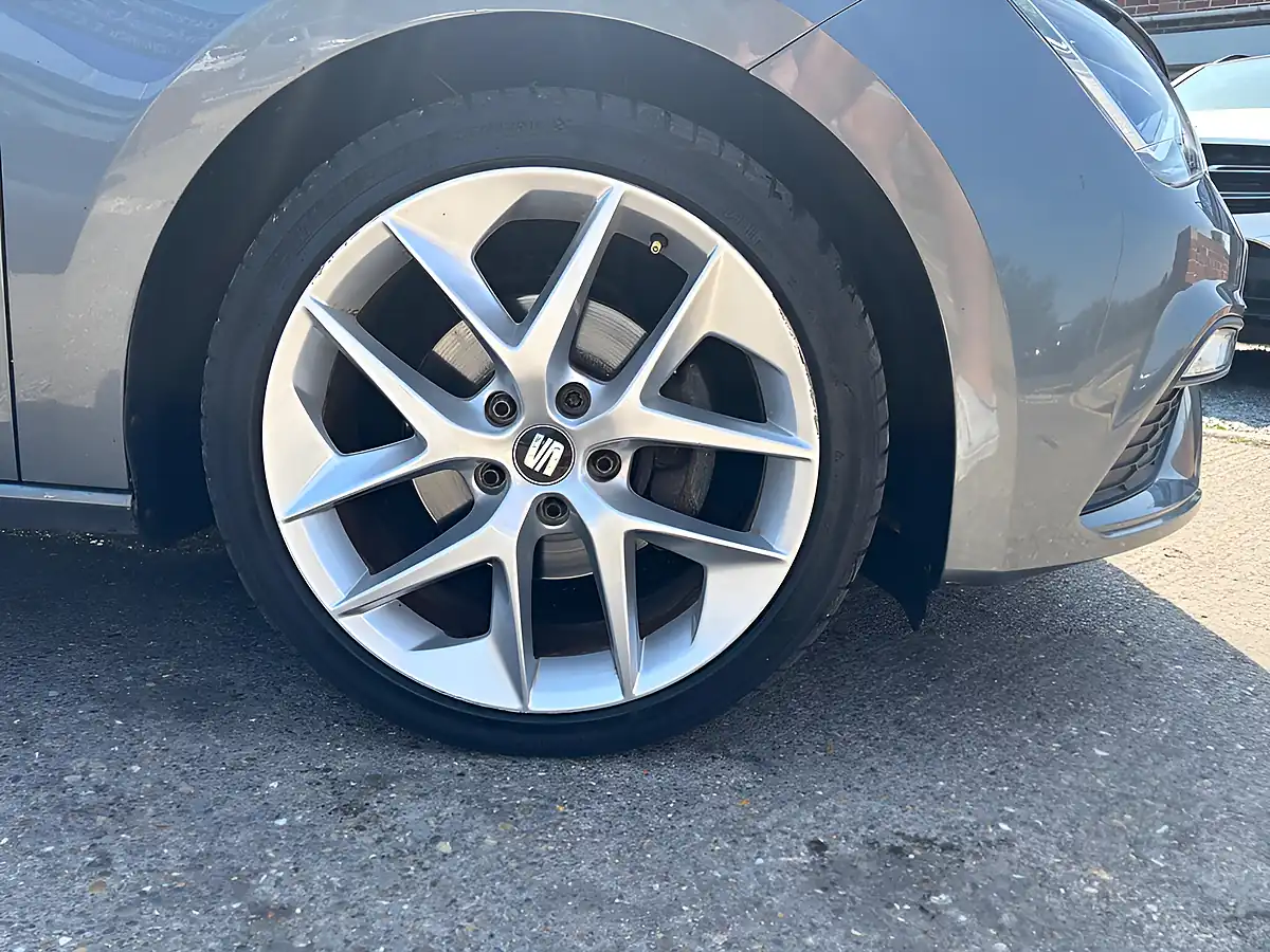 Used 2018 SEAT Leon Fr Technology Grey - Interior and Exterior details 6