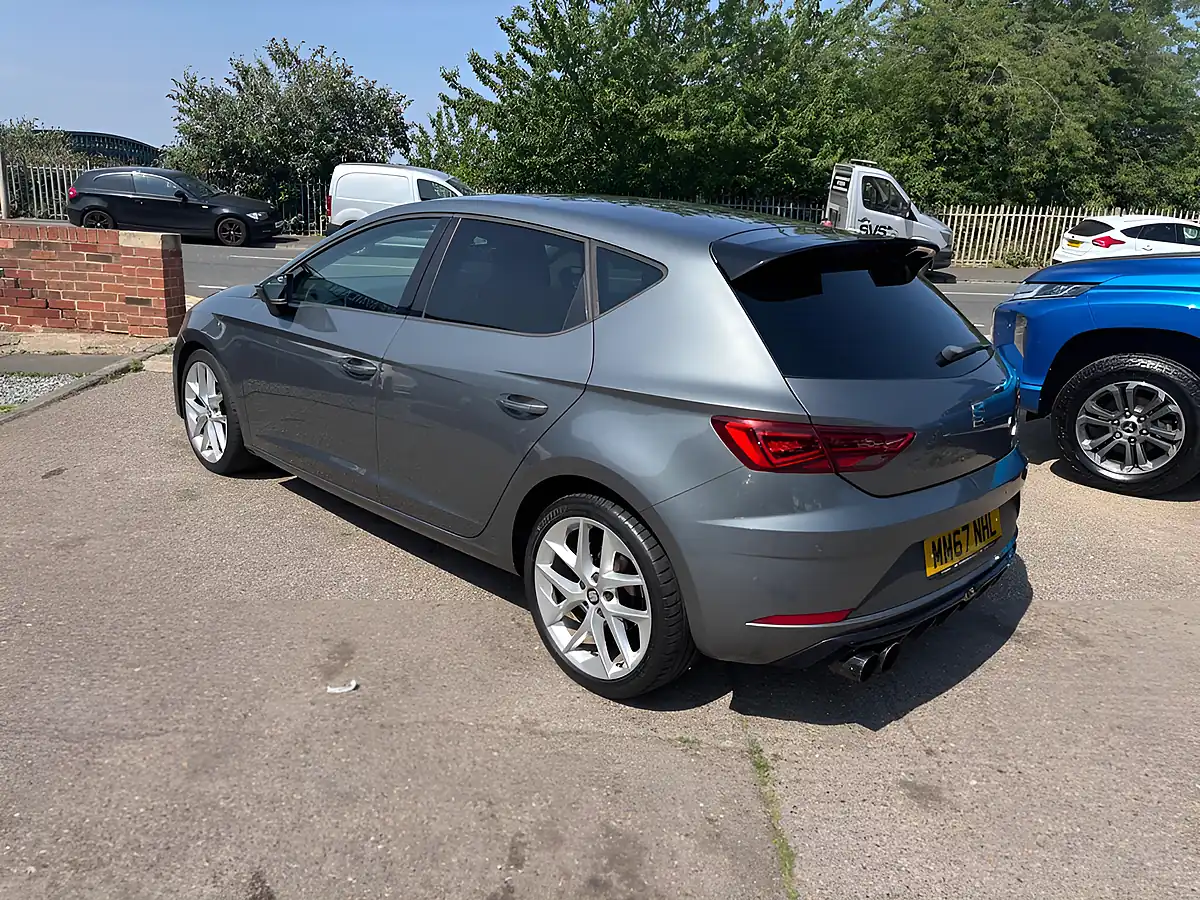 Used 2018 SEAT Leon Fr Technology Grey - Interior and Exterior details 9