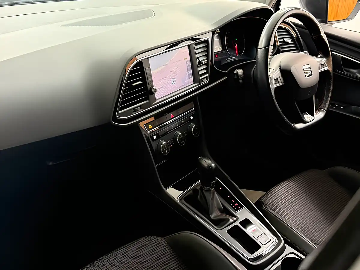 Used 2018 SEAT Leon Fr Technology Grey - Interior and Exterior details 14