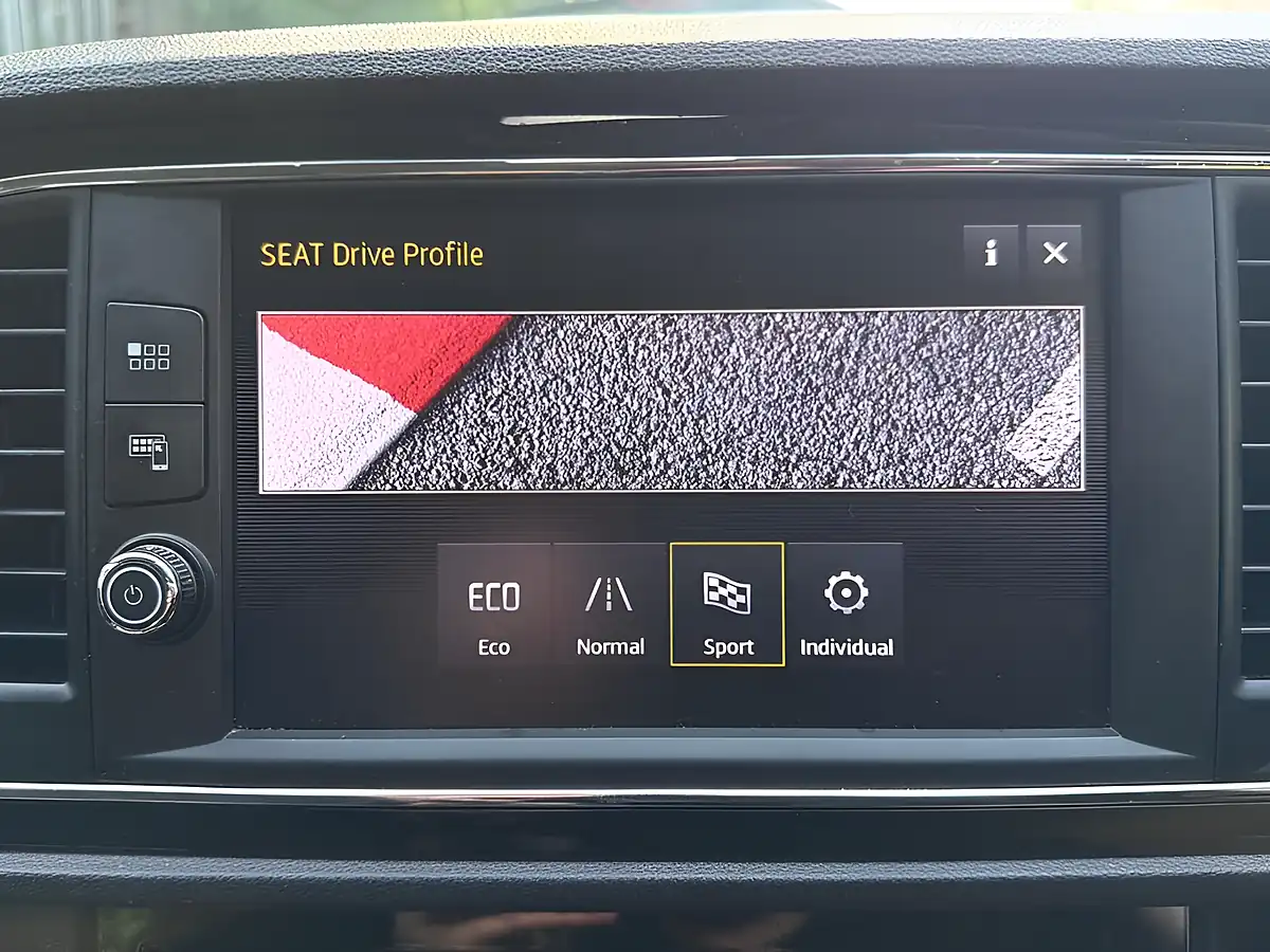 Used 2018 SEAT Leon Fr Technology Grey - Interior and Exterior details 14