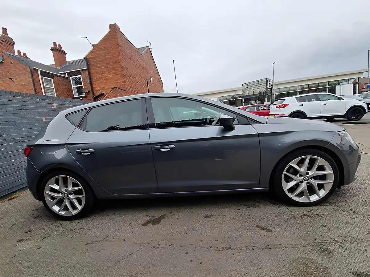 Used 2018 SEAT Leon Fr Technology Grey - Interior and Exterior details 7