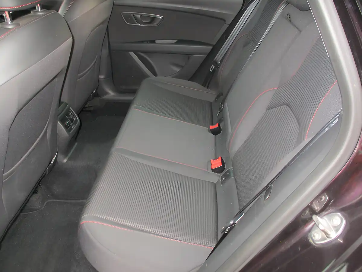 Used 2018 SEAT Leon Fr Technology Purple - Interior and Exterior details 11