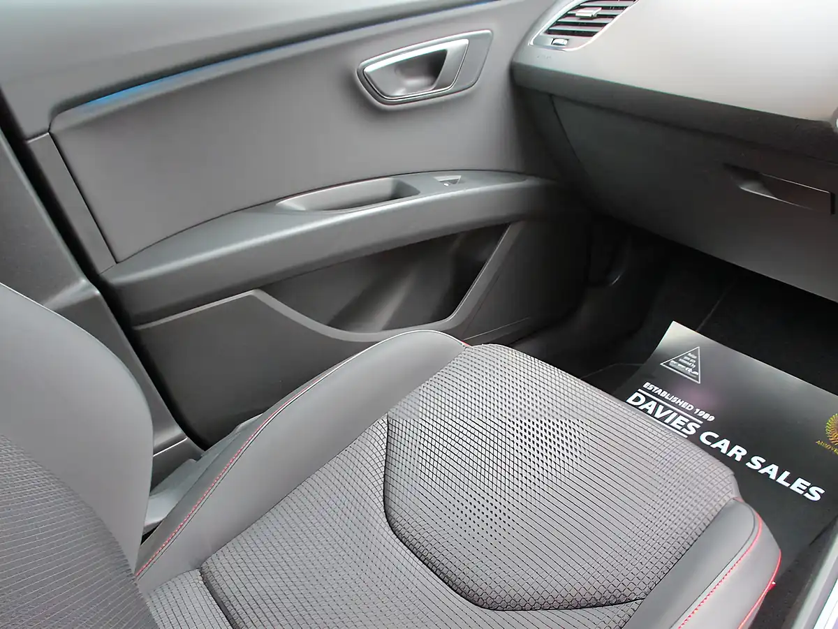 Used 2018 SEAT Leon Fr Technology Purple - Interior and Exterior details 8