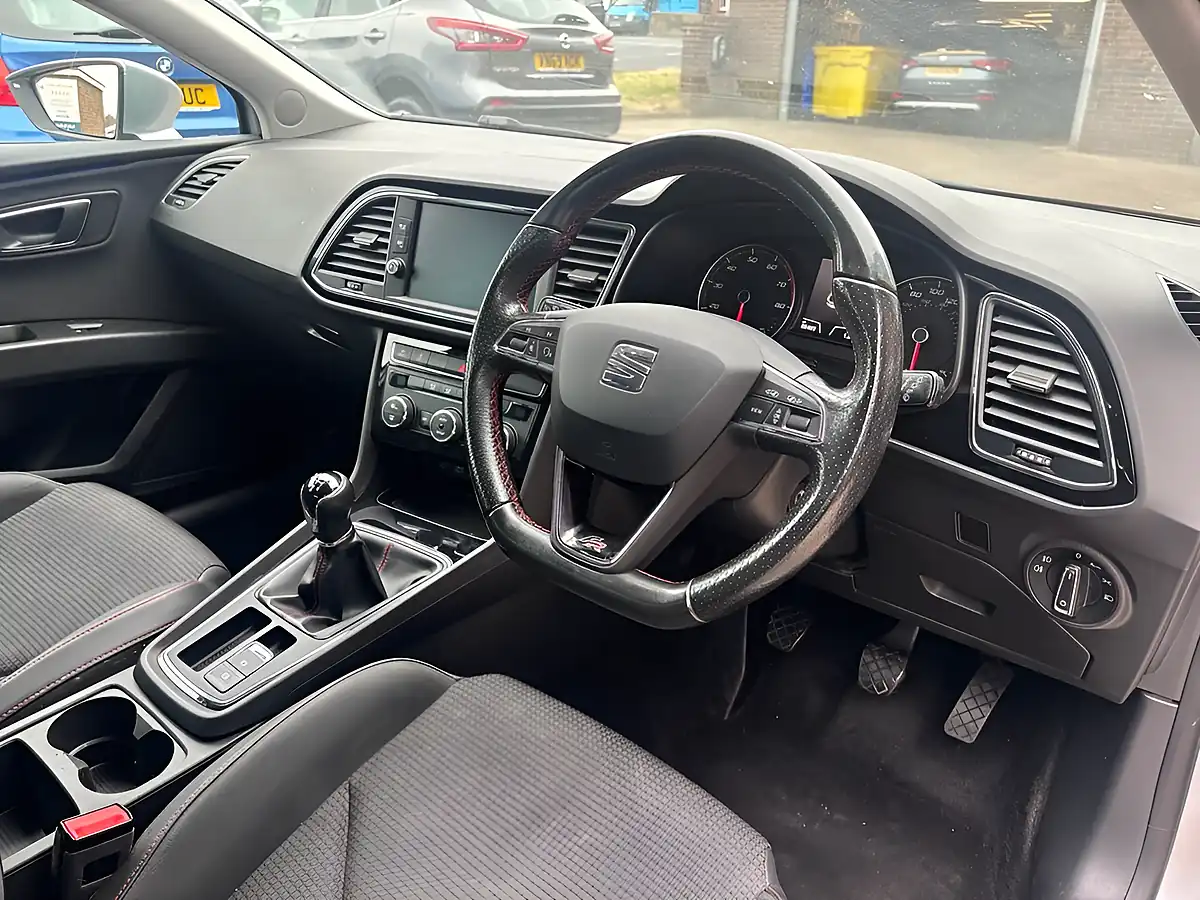 Used 2018 SEAT Leon Fr Technology Silver - Interior and Exterior details 9