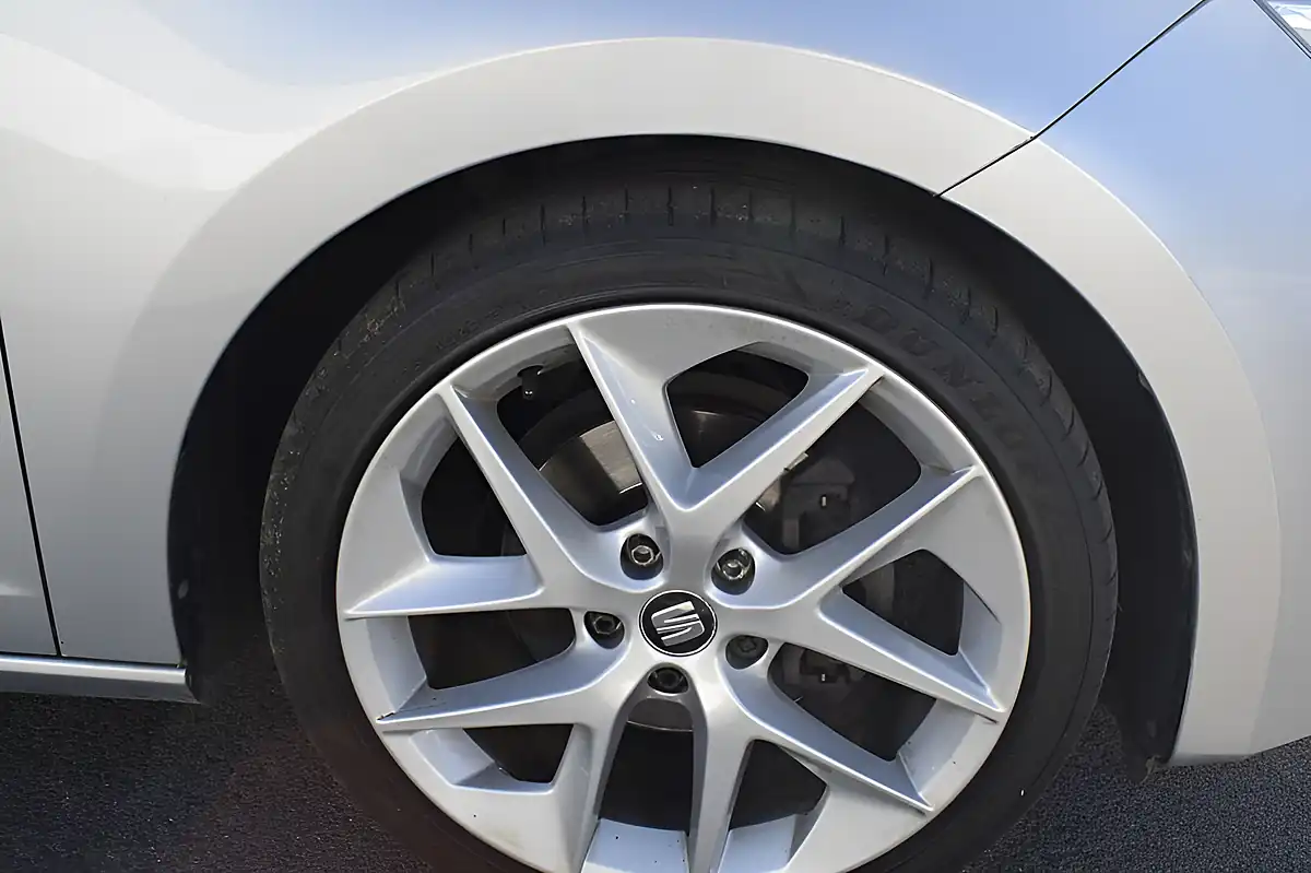 Used 2018 SEAT Leon Fr Technology Silver - Interior and Exterior details 10