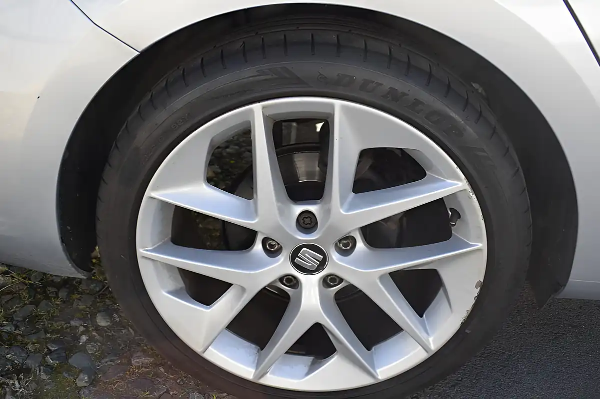 Used 2018 SEAT Leon Fr Technology Silver - Interior and Exterior details 12