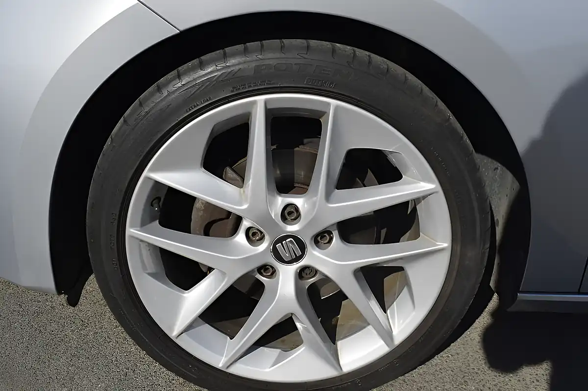 Used 2018 SEAT Leon Fr Technology Silver - Interior and Exterior details 13