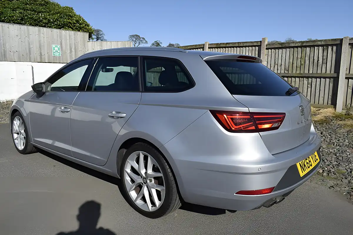 Used 2018 SEAT Leon Fr Technology Silver - Interior and Exterior details 14