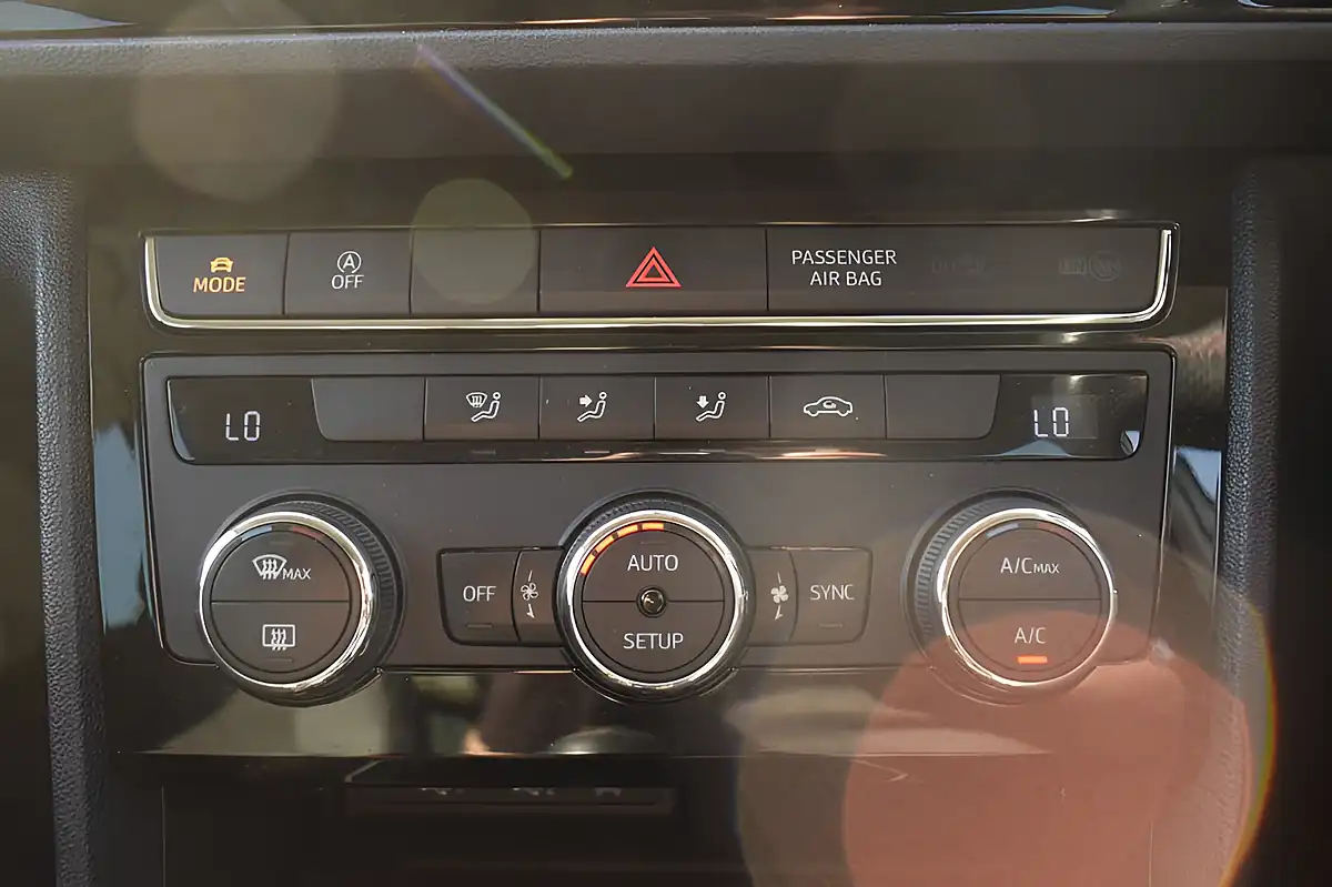 Used 2018 SEAT Leon Fr Technology Silver - Interior and Exterior details 18