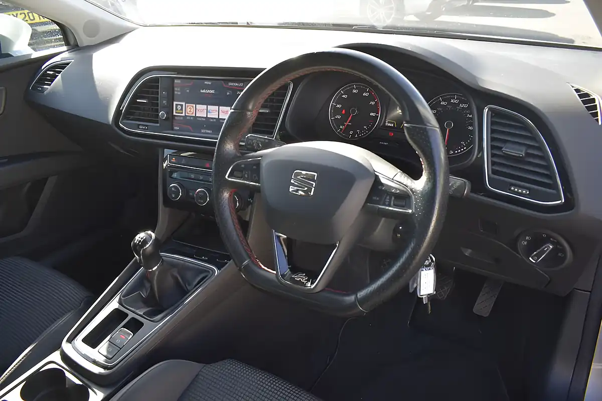 Used 2018 SEAT Leon Fr Technology Silver - Interior and Exterior details 4