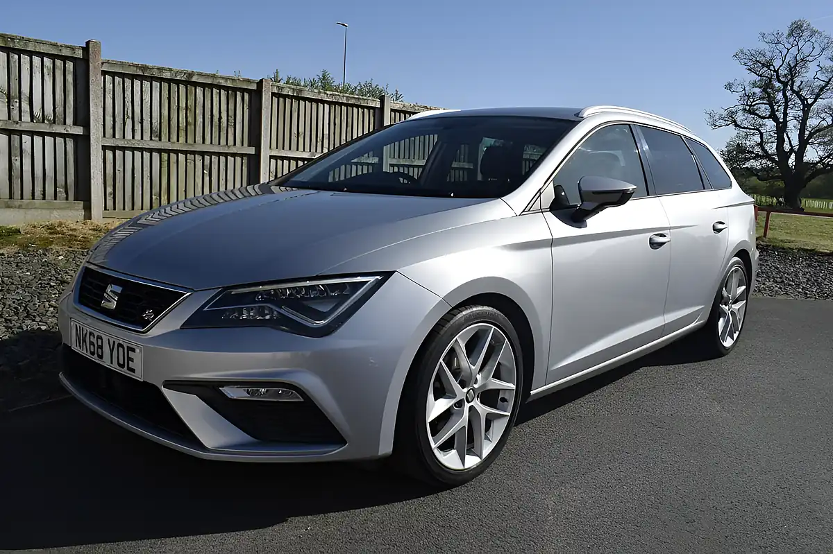 Used 2018 SEAT Leon Fr Technology Silver - Interior and Exterior details 5