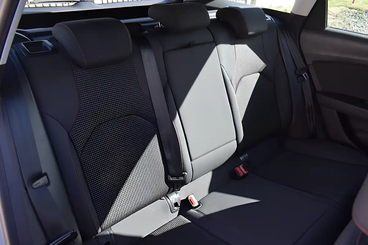 Used 2018 SEAT Leon Fr Technology Silver - Interior and Exterior details 6