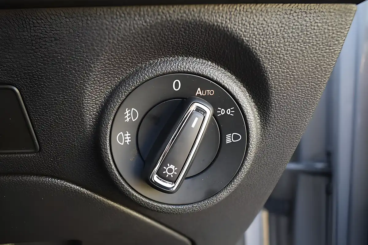 Used 2018 SEAT Leon Fr Technology Silver - Interior and Exterior details 9