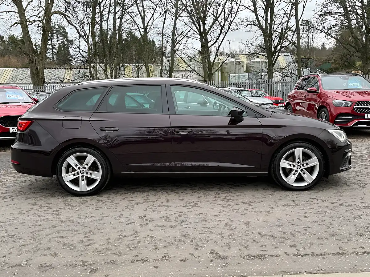 Used 2018 SEAT Leon Fr Technology ST Boheme Purple - Interior and Exterior details 4