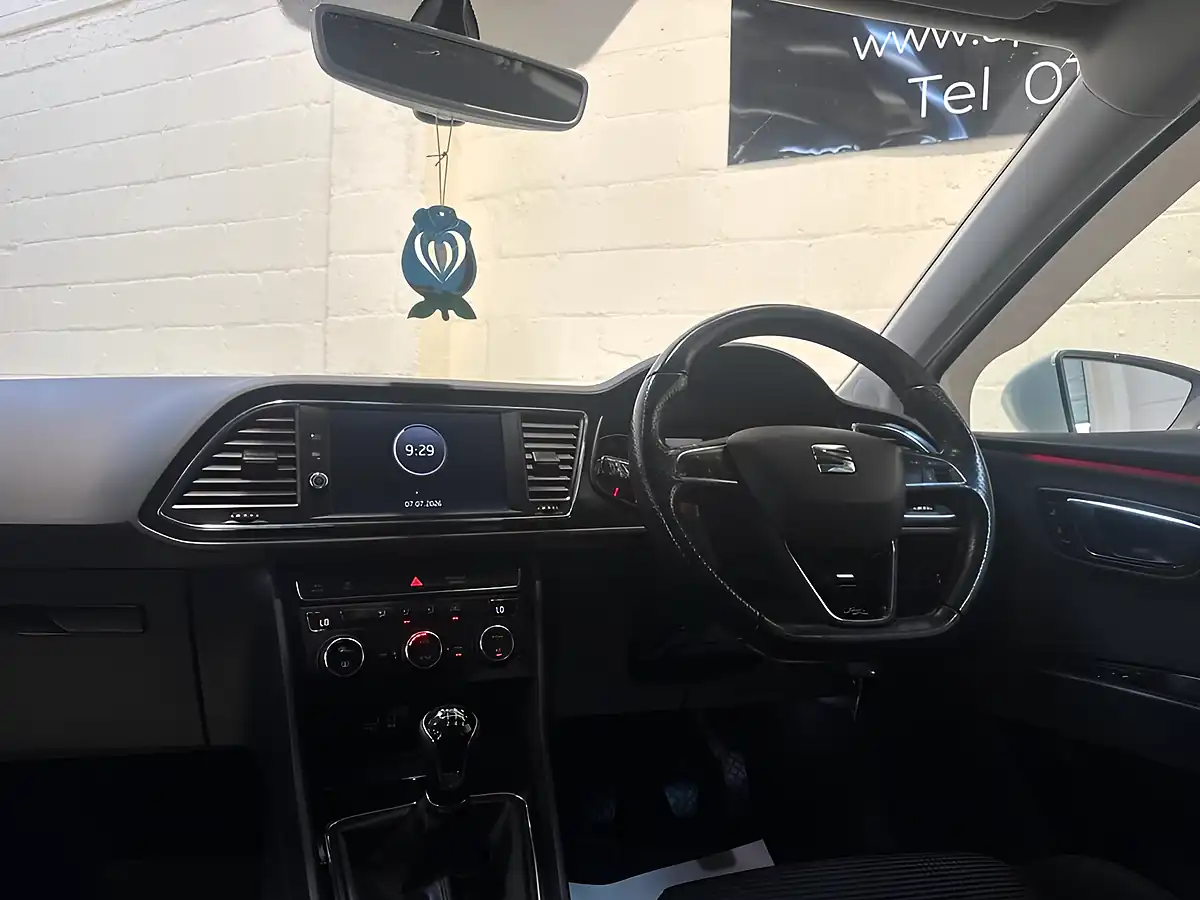 Used 2018 SEAT Leon Fr Technology White - Interior and Exterior details 10