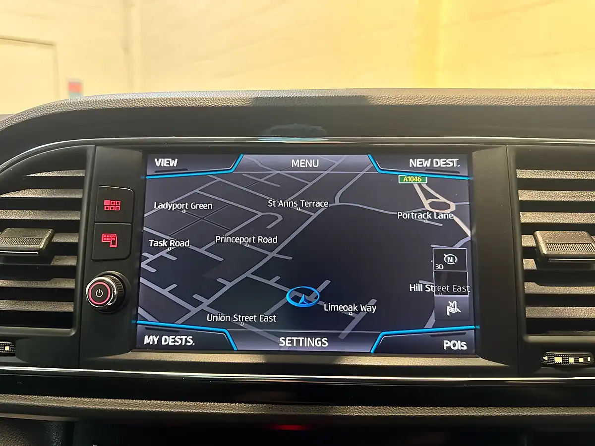 Used 2018 SEAT Leon Fr Technology White - Interior and Exterior details 11