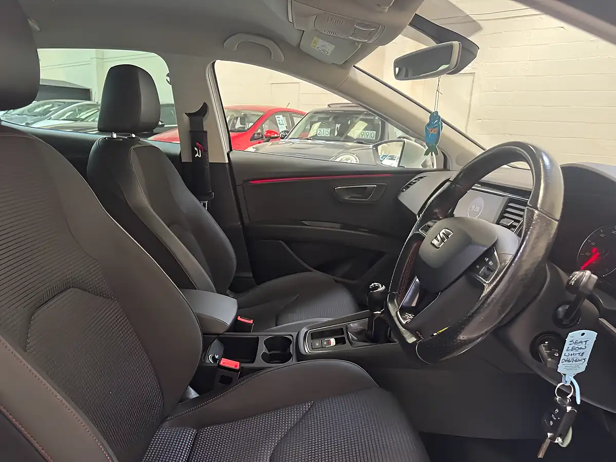 Used 2018 SEAT Leon Fr Technology White - Interior and Exterior details 15