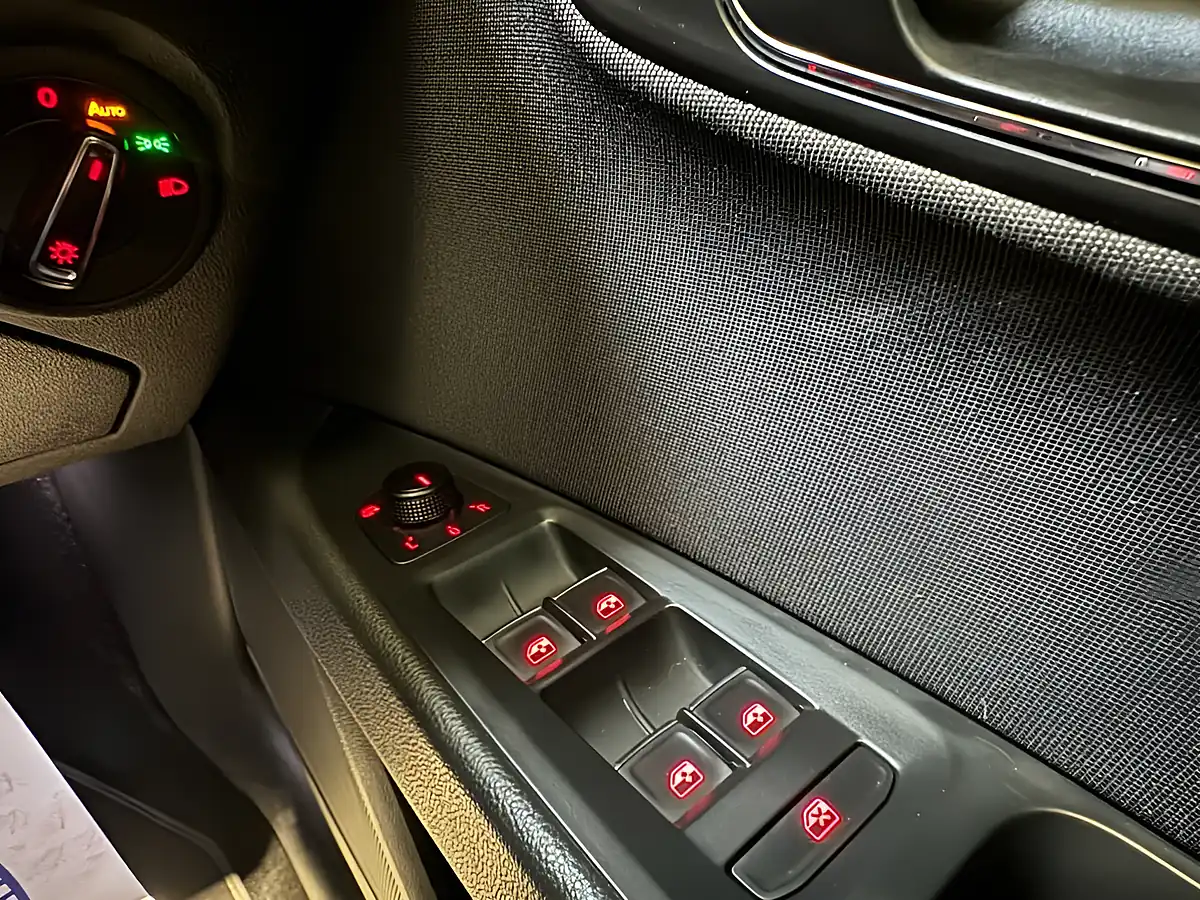 Used 2018 SEAT Leon Fr Technology White - Interior and Exterior details 20