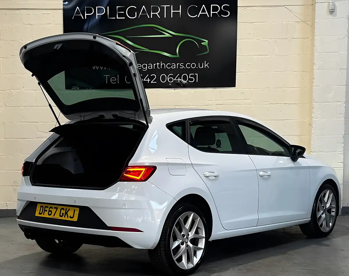 Used 2018 SEAT Leon Fr Technology White - Interior and Exterior details 4
