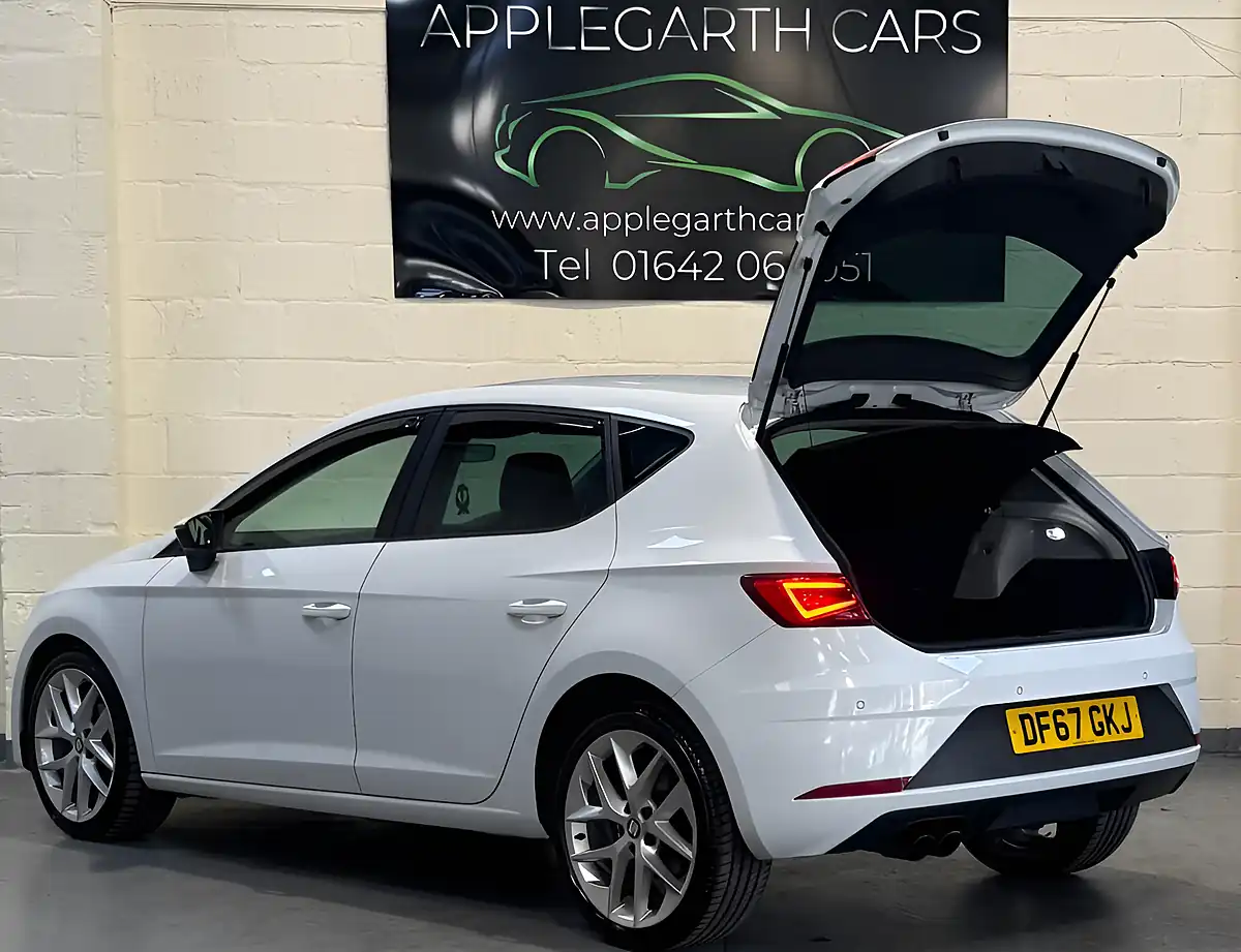 Used 2018 SEAT Leon Fr Technology White - Interior and Exterior details 8