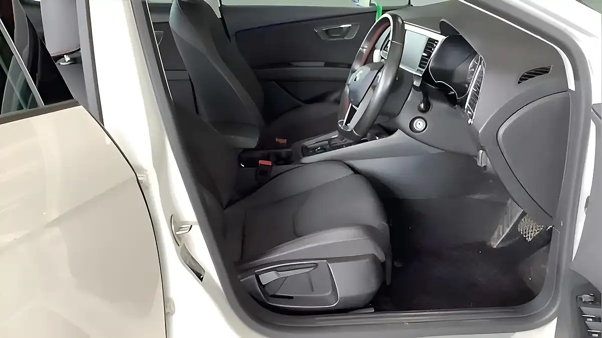 Used 2018 SEAT Leon Fr White - Interior and Exterior details 5