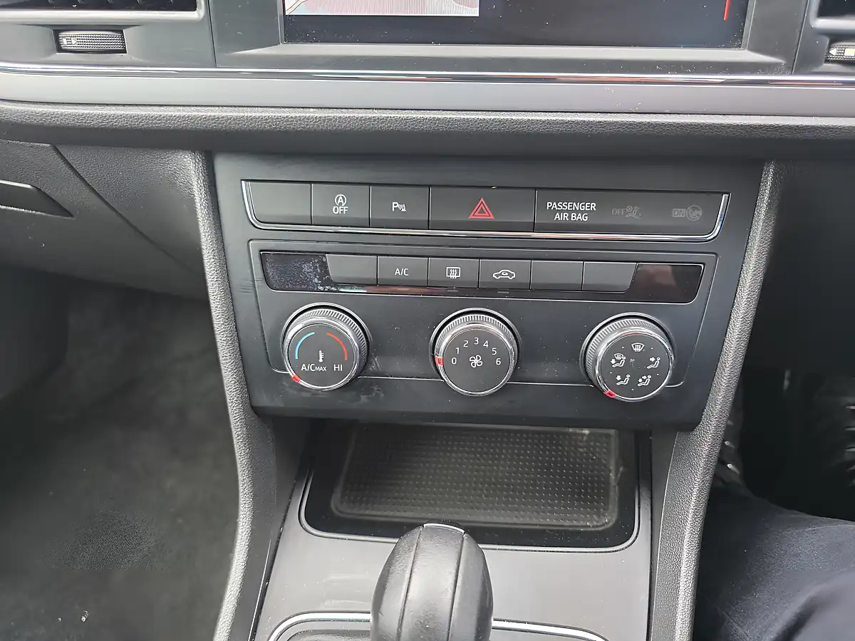 Used 2018 SEAT Leon Se Dynamic Silver - Interior and Exterior details 12