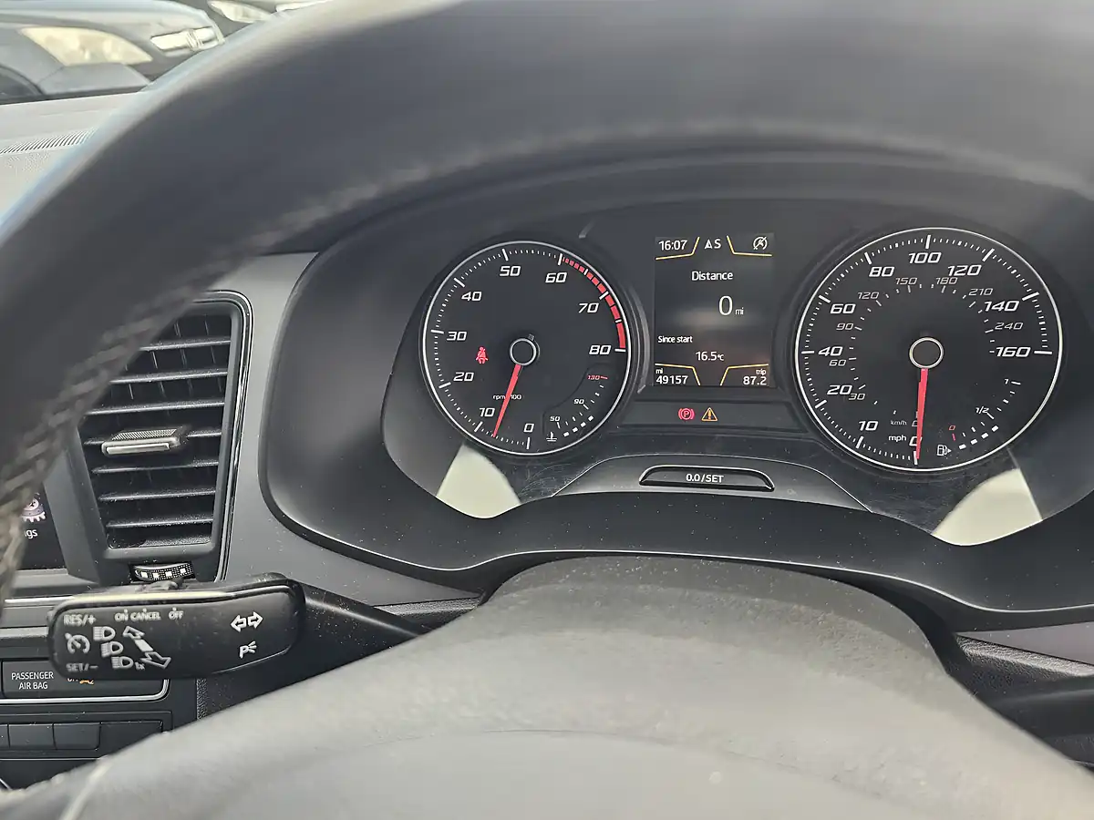 Used 2018 SEAT Leon Se Dynamic Technology Blue - Interior and Exterior details 10
