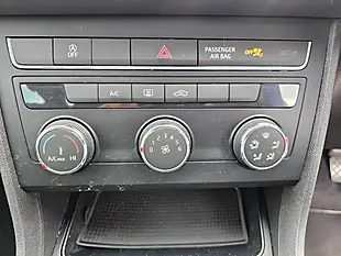 Used 2018 SEAT Leon Se Dynamic Technology Blue - Interior and Exterior details 13