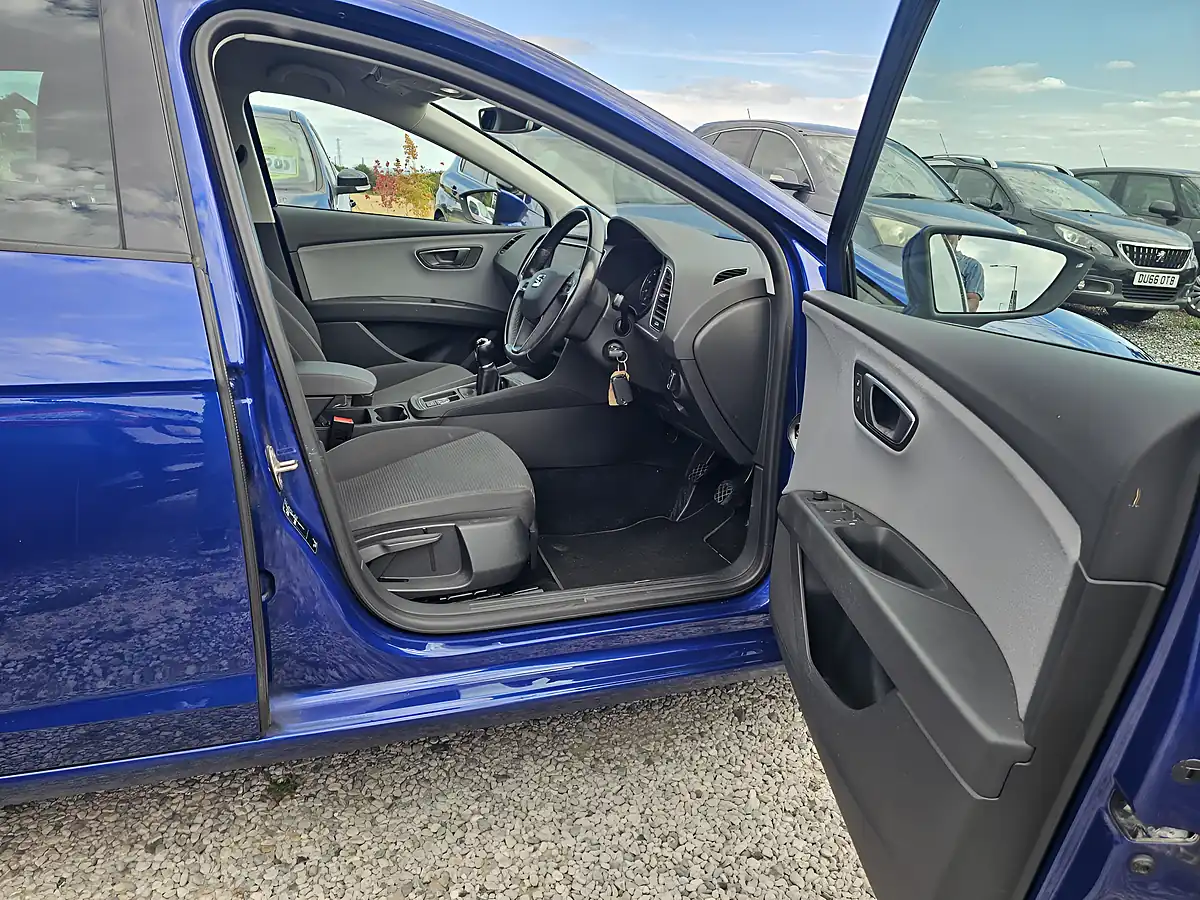 Used 2018 SEAT Leon Se Dynamic Technology Blue - Interior and Exterior details 9