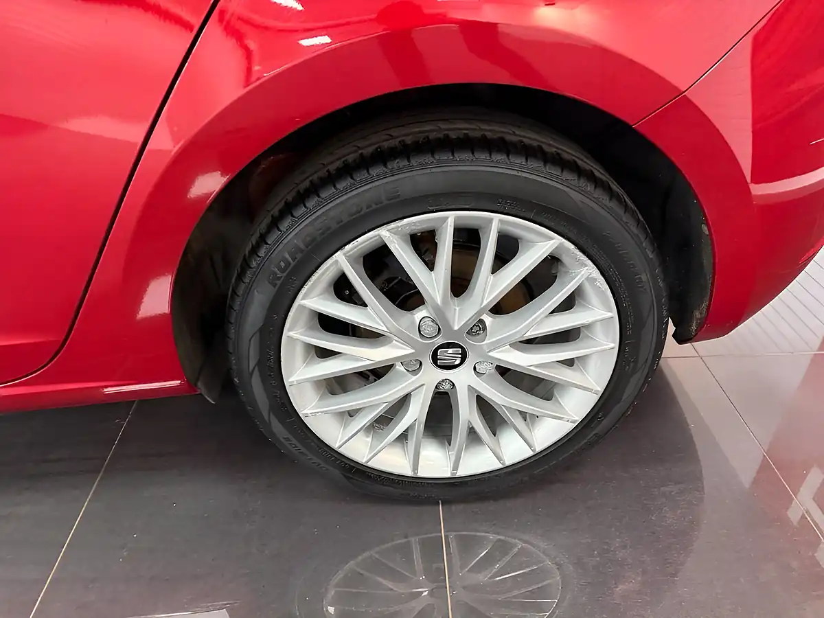 Used 2018 SEAT Leon Se Dynamic Technology Red - Interior and Exterior details 10
