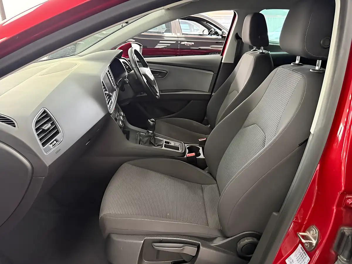 Used 2018 SEAT Leon Se Dynamic Technology Red - Interior and Exterior details 11