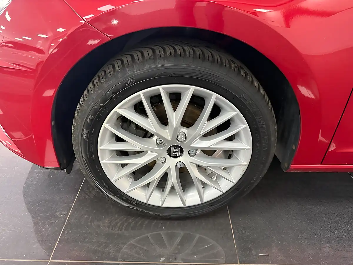 Used 2018 SEAT Leon Se Dynamic Technology Red - Interior and Exterior details 12