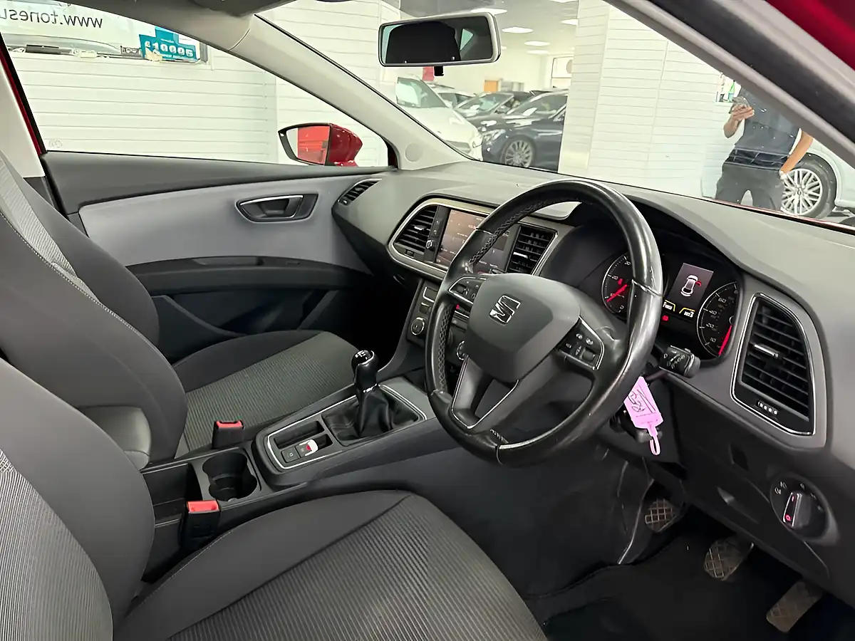 Used 2018 SEAT Leon Se Dynamic Technology Red - Interior and Exterior details 14