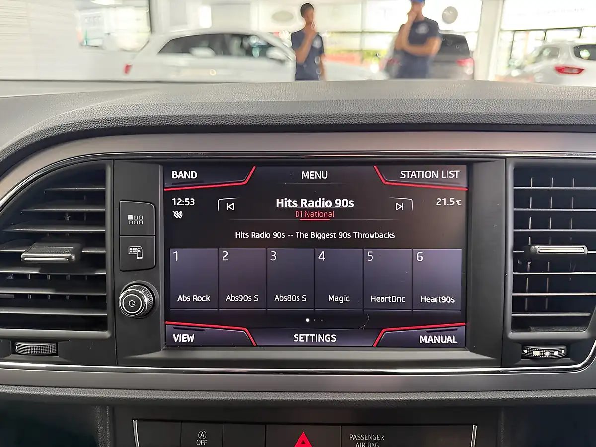 Used 2018 SEAT Leon Se Dynamic Technology Red - Interior and Exterior details 17
