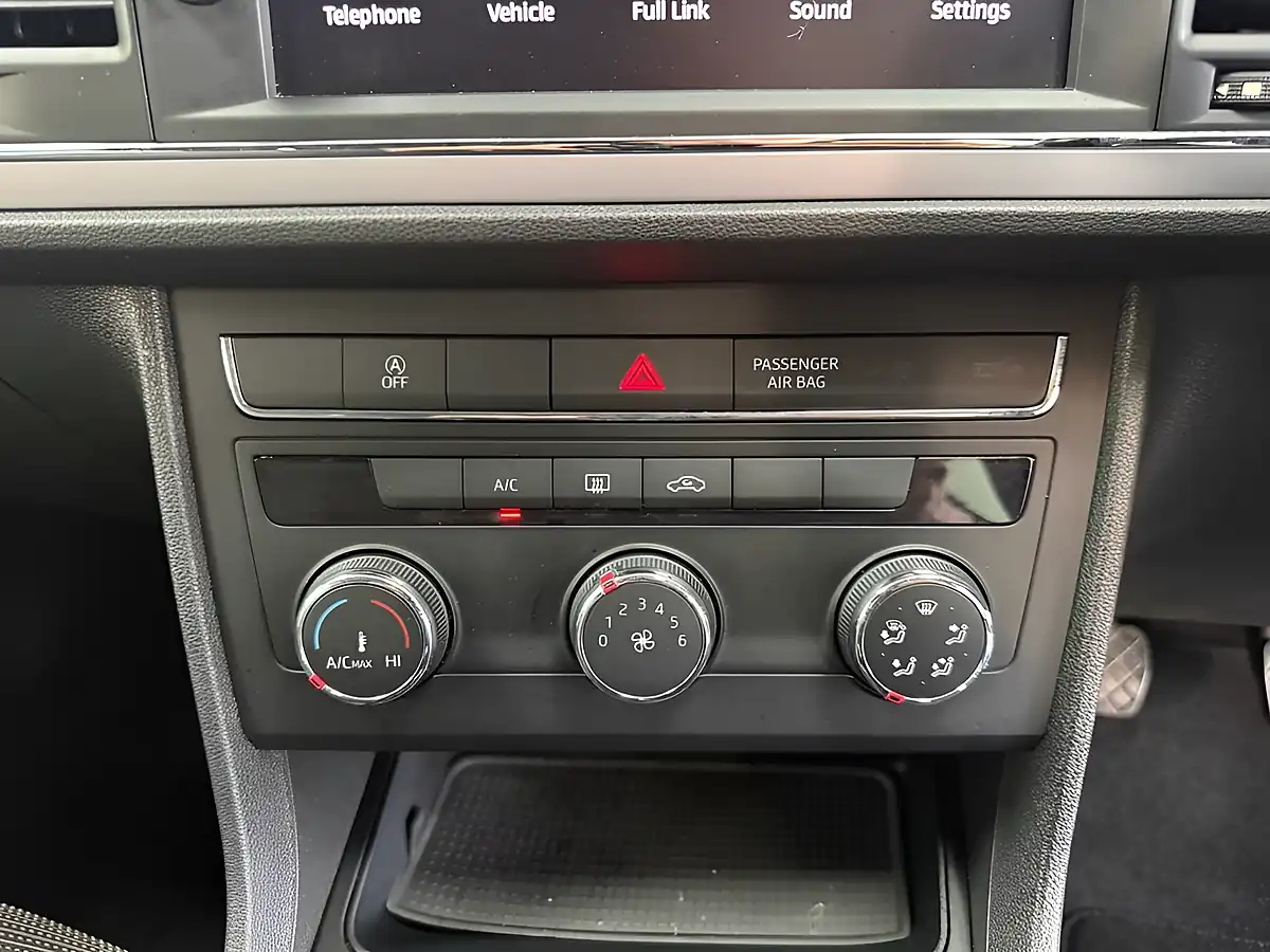 Used 2018 SEAT Leon Se Dynamic Technology Red - Interior and Exterior details 19