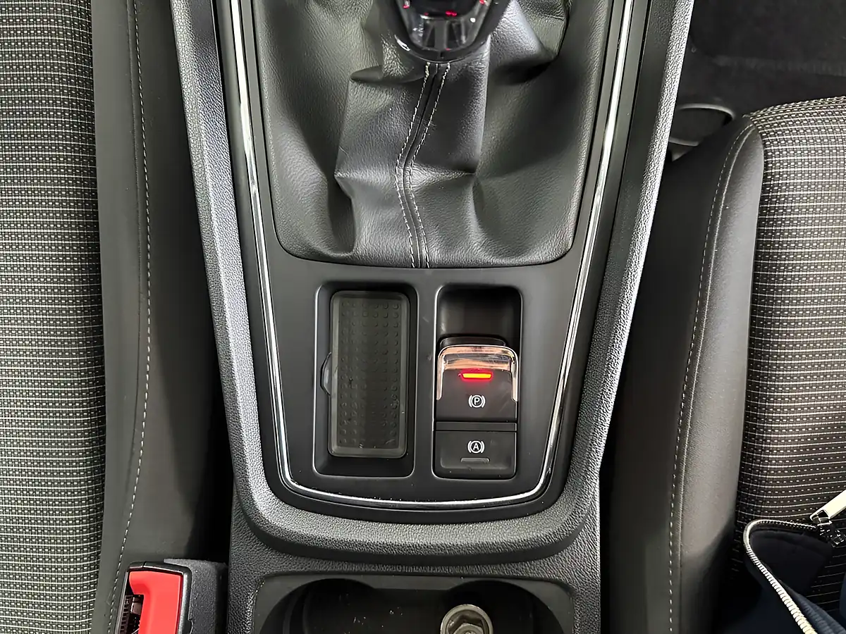 Used 2018 SEAT Leon Se Dynamic Technology Red - Interior and Exterior details 20