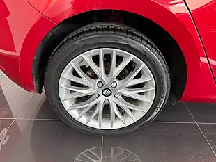 Used 2018 SEAT Leon Se Dynamic Technology Red - Interior and Exterior details 3