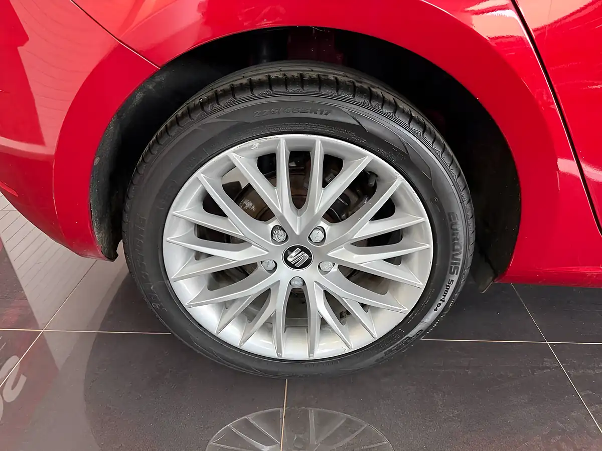 Used 2018 SEAT Leon Se Dynamic Technology Red - Interior and Exterior details 3