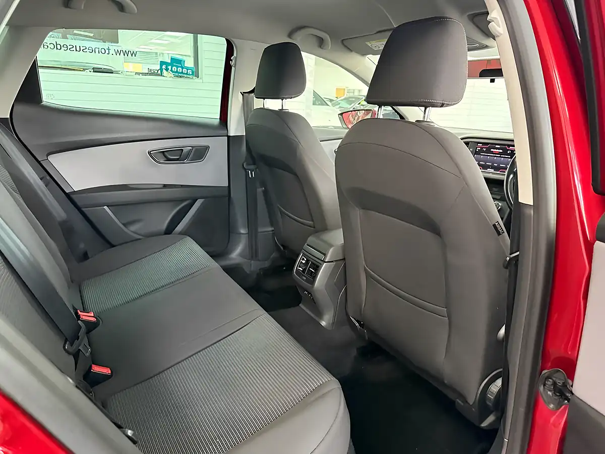 Used 2018 SEAT Leon Se Dynamic Technology Red - Interior and Exterior details 4