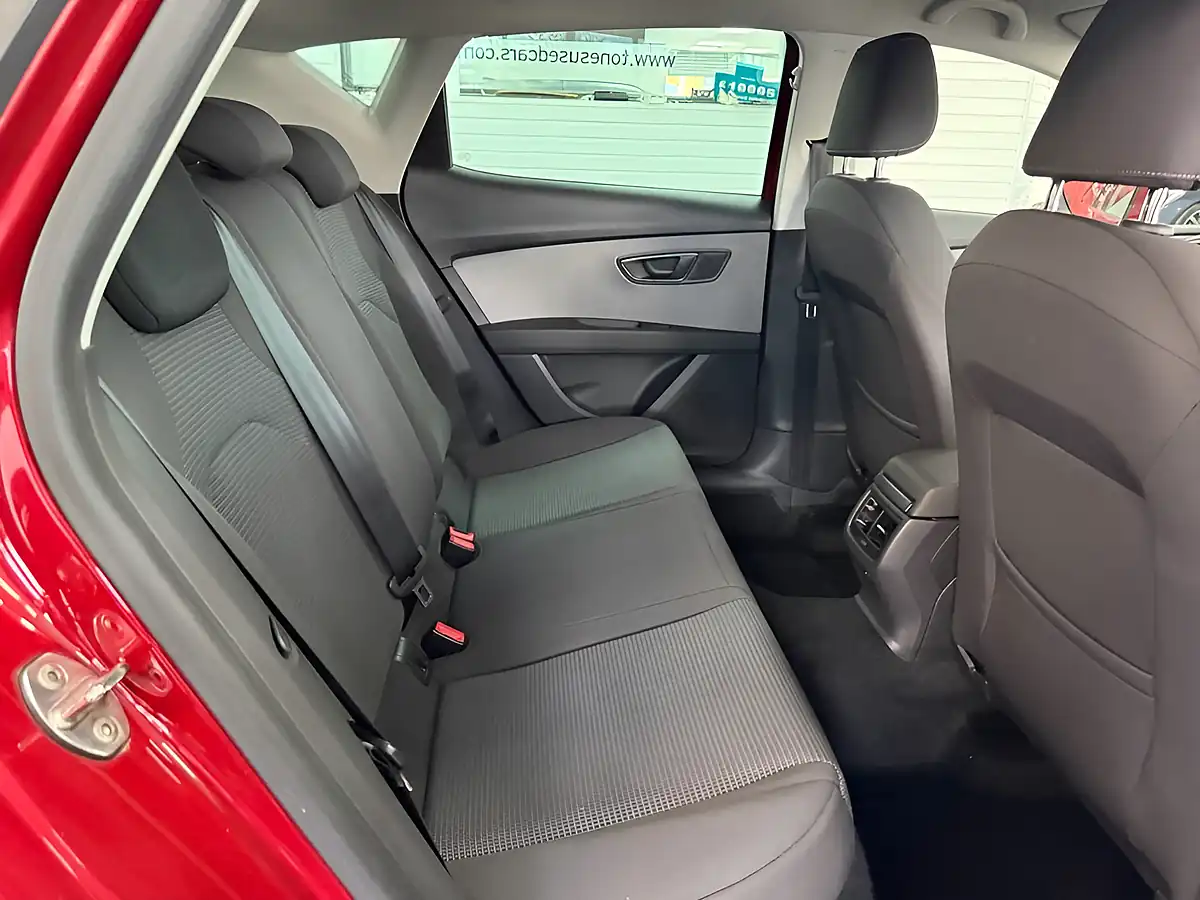 Used 2018 SEAT Leon Se Dynamic Technology Red - Interior and Exterior details 5