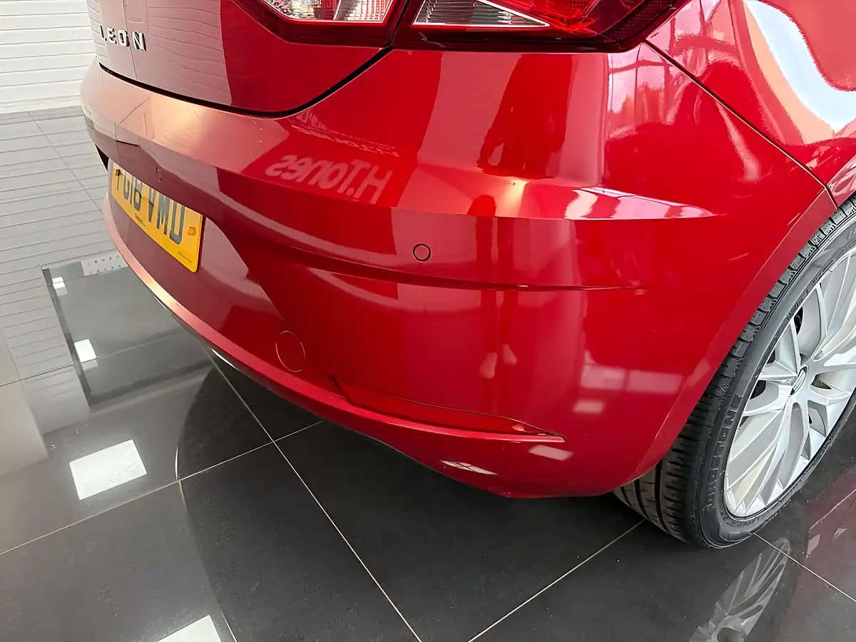 Used 2018 SEAT Leon Se Dynamic Technology Red - Interior and Exterior details 8